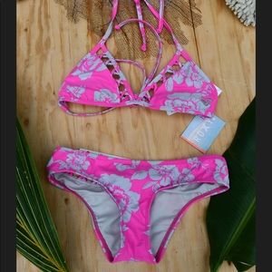 NWT ROXY BIKINI SET! 🌸